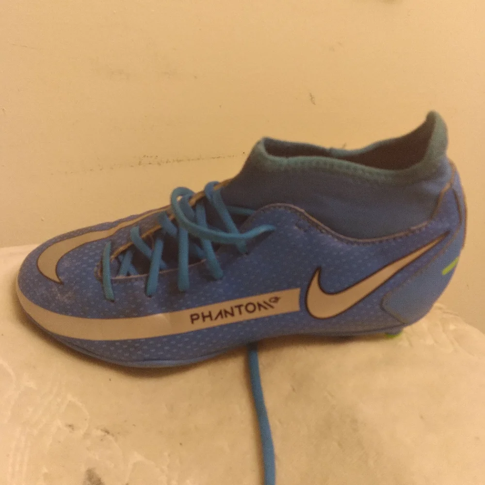 Kids Blue and Silver Nike Soccer Cleats Size 4.5Y YOUTH